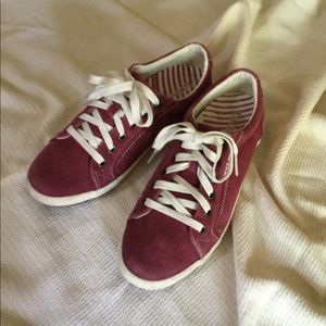 Red Taos sneakers 8.5 M